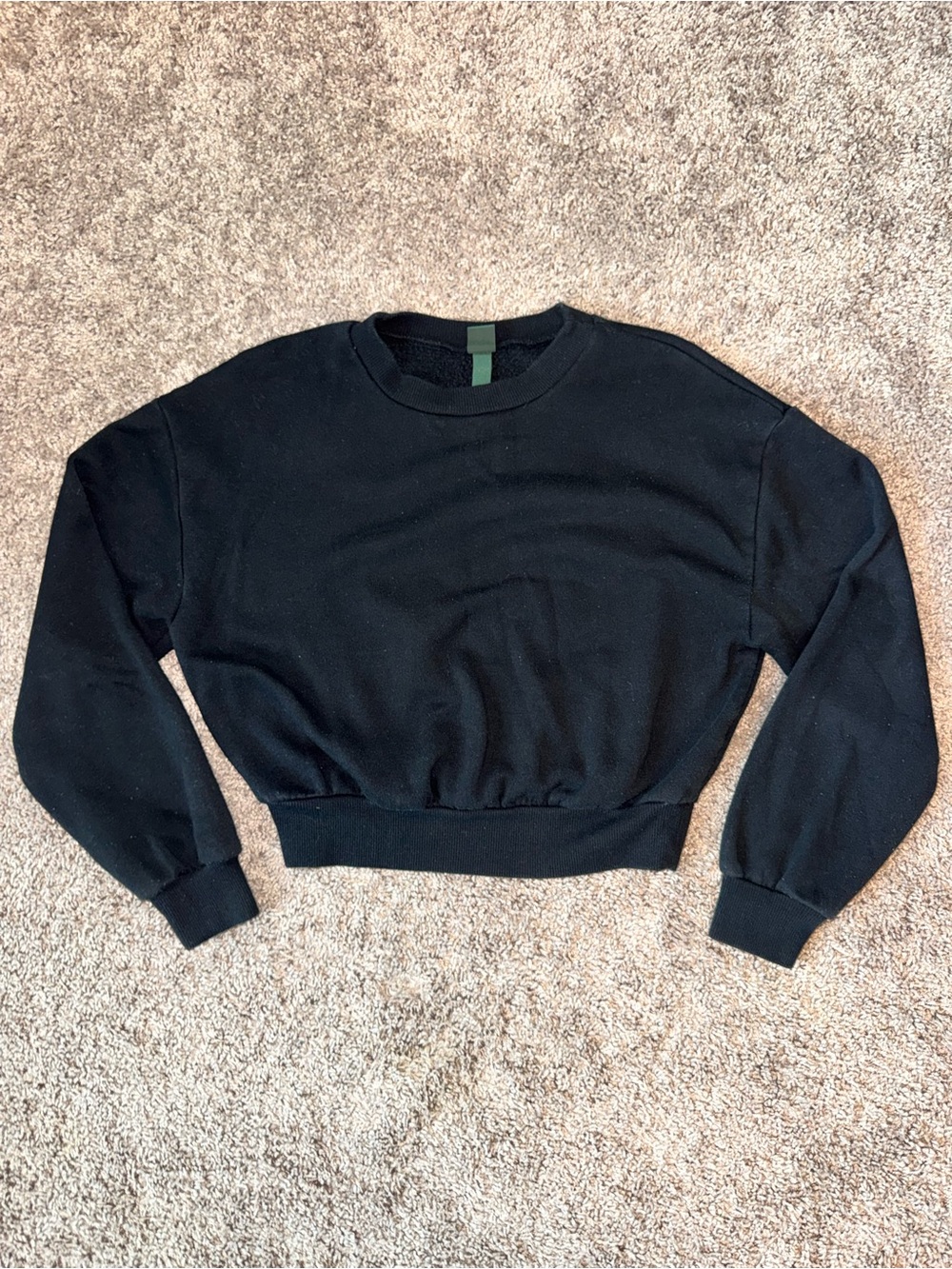 Women’s Medium Wild Fable Black Cropped Crewneck Sweater